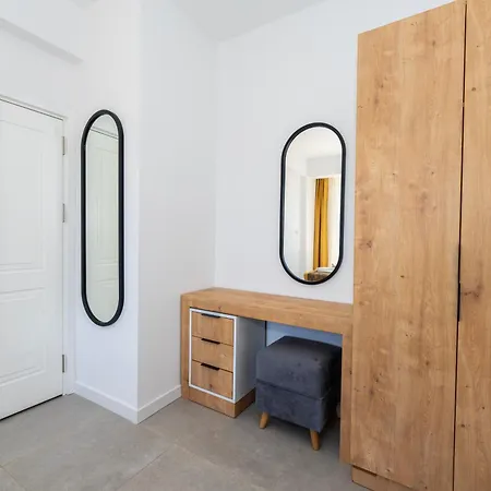 Dede アパートホテル フェティエ