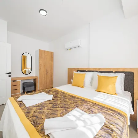 アパートホテル Dede 3*